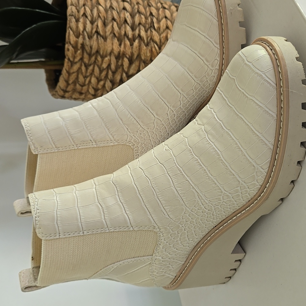Dolce Vita Haddie Ivory Croc Print Stella Boot Bootie Size 7M